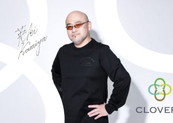 A picture of Hideki Kamiya, Clovers Studio Headm with the Clovers logo and his signature