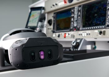 Novasim MR DA42 flight simulator - the Varjo XR4 HMD and the Cockpit